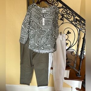 Chico’s olive green and white abstract print Tee * perfect for SPRING!